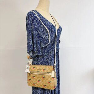 Coach 91513 Gallery File Bag In Signature Canvas IN Khaki Multi